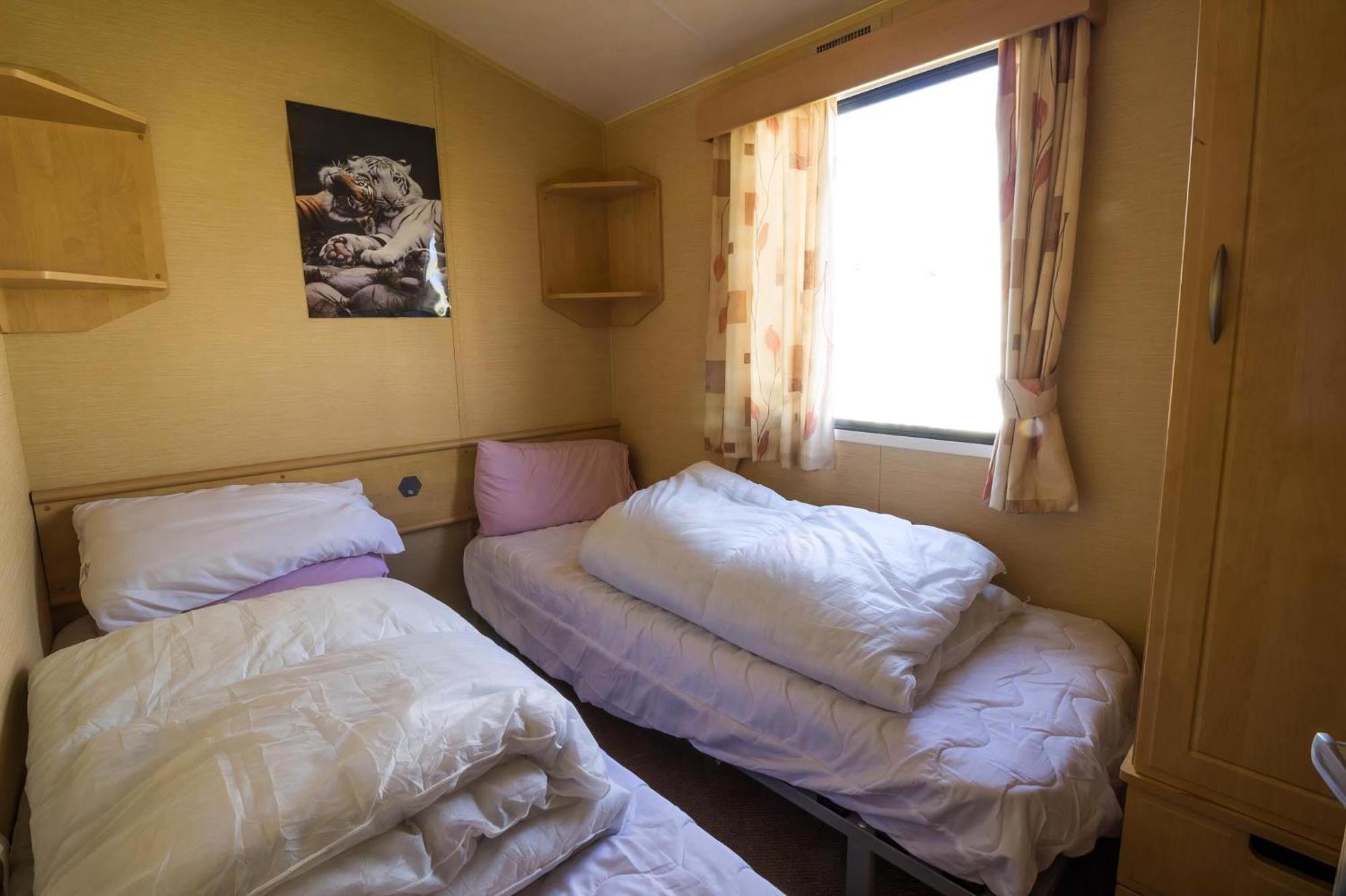 Lovely 6 Berth Caravan At Naze Marine Holiday Park In Essex Ref 17275C ولتون - أون - ذى - ناز المظهر الخارجي الصورة